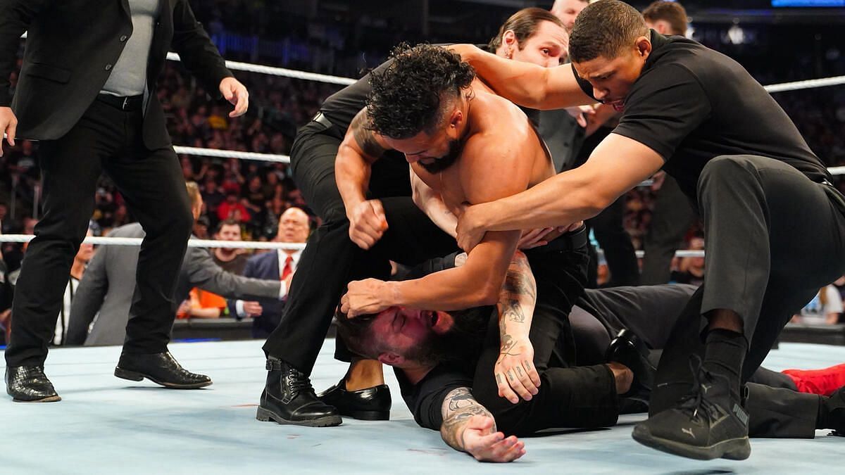 "FULL SEGMENT: Solo Sikoa and Tama Tonga beat Kevin Owens bloody: SmackDown, April 19, 2024"